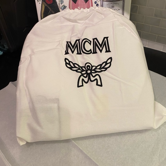 Sold 🩷 MCM Mode Travia Mini Shoulder Bag - Picture 6 of 8